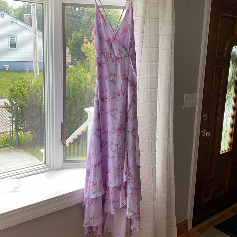 Size xs Lulus floral maxi dress! Worn 1 time to wedding- like new!